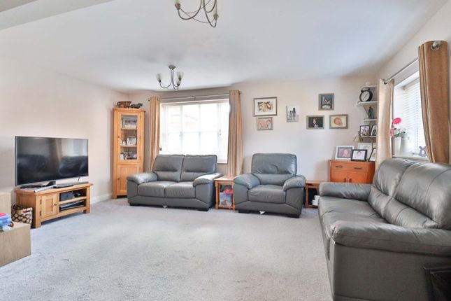 3 Simonds Court, The Street, Diss photo 2