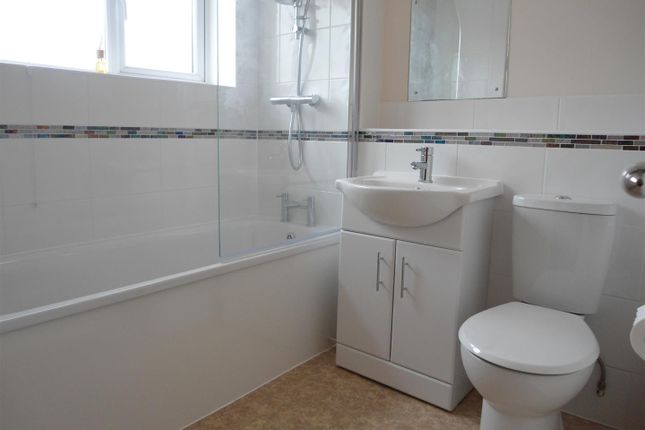 4, Spring Grove, Mitcham photo 3