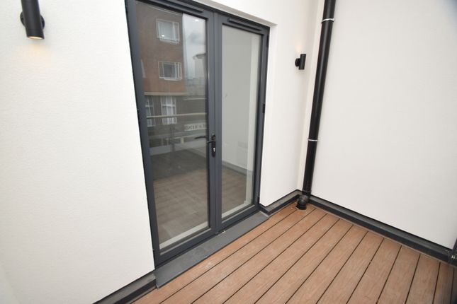Flat 6 41-43, Town Centre, Hatfield photo 5