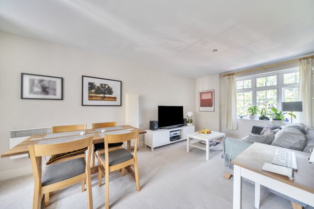 Flat 17, The Quadrant,, Brighton Road, Addlestone photo 4