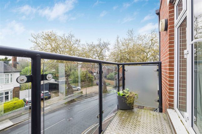Flat for sale in Masons Hill, Bromley