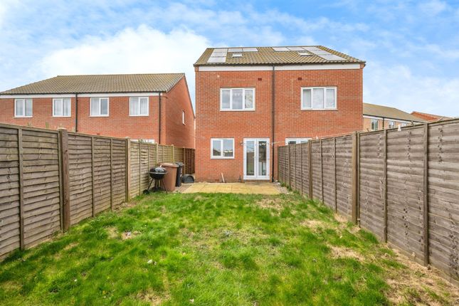 25, Brick Kiln Close, Great Yarmouth photo 4