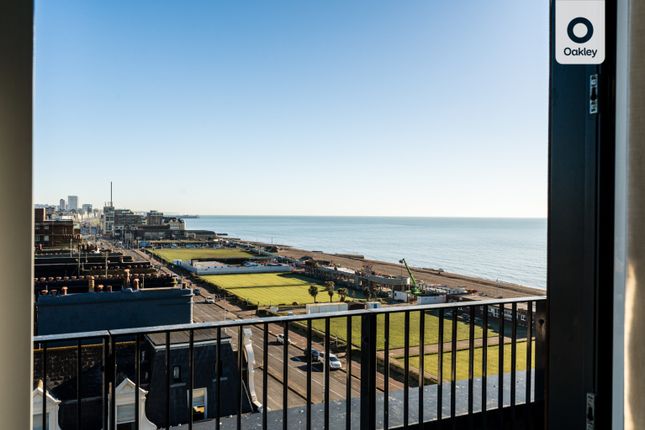 Flat for sale in Penthouse Apartment, Aurum, 189 Kingsway, Hove
