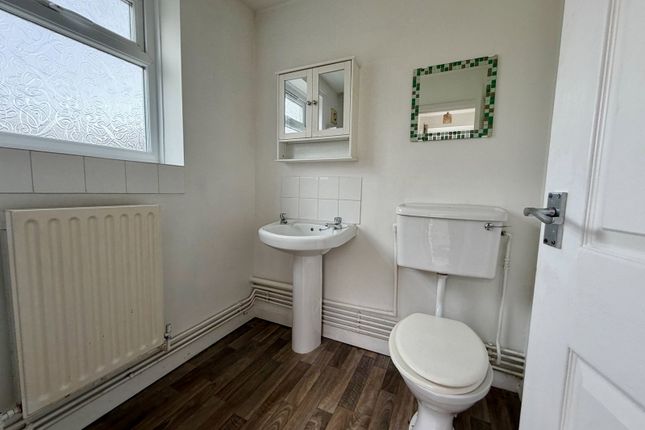 26a, High Street, Treharris photo 4
