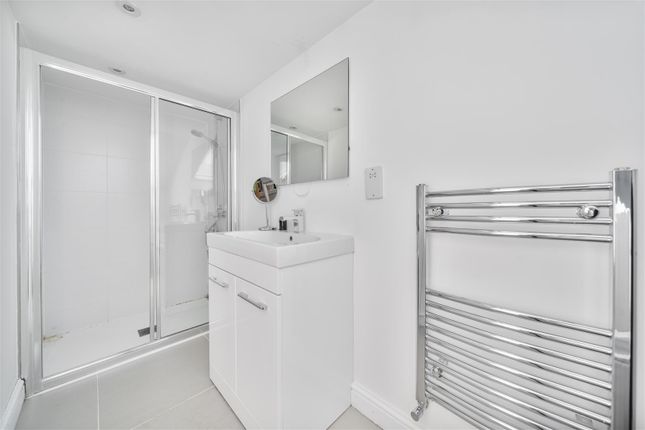 1, Winters Road, Thames Ditton photo 3