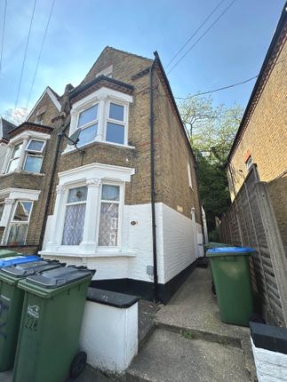 Maisonette to rent in Manthorp Road, Plumstead