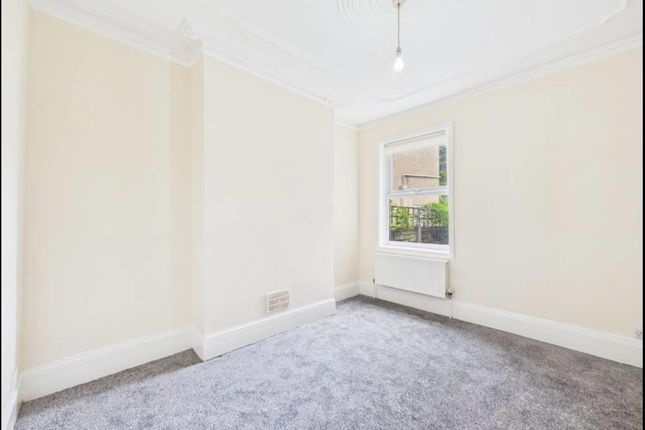 32a Gloucester Road, London photo 4