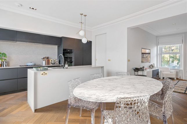 Flat for sale in Elizabeth Avenue, Islington, London