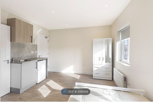 Clensham Lane, Sutton photo 5