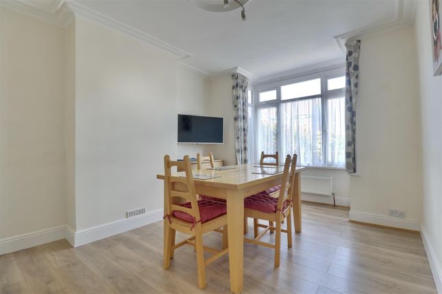 28, Bushy Mead, Waterlooville photo 4