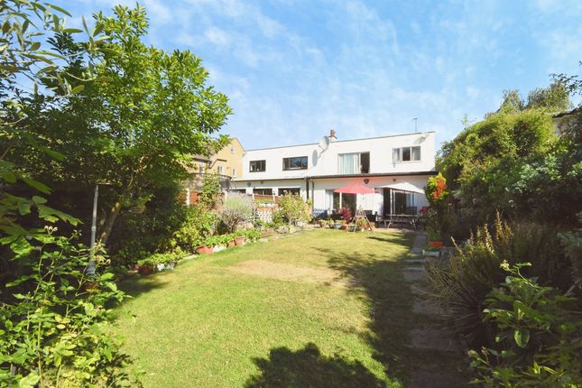 334, Eastern Avenue East, Romford photo 3