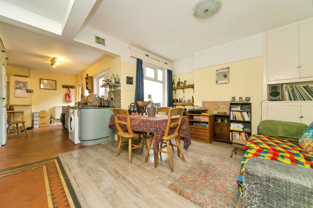 21, Beach Road, Colwyn Bay photo 2