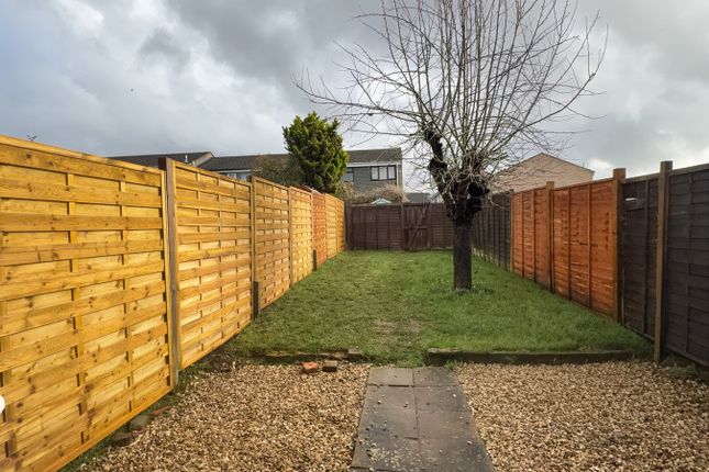 9, Eliot Close, Thatcham photo 2