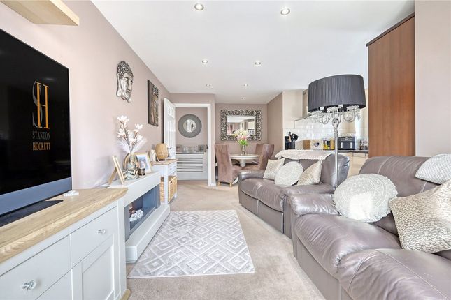 2 St. Stephens Crescent, Grays photo 3