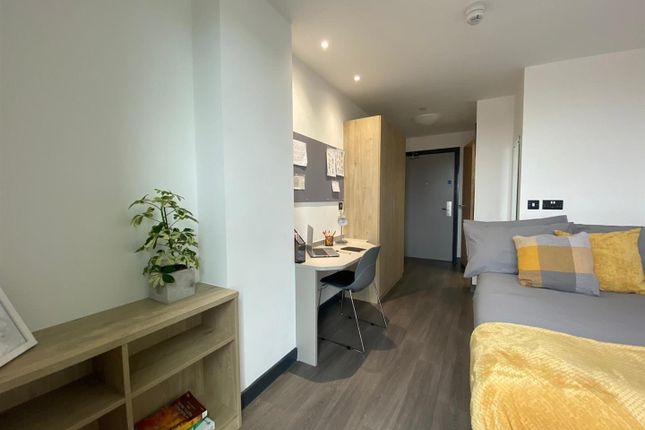 S2, Queen Street, Belfast photo 5