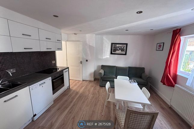 2-bed house on C Catford Hill, London, £1,600/mo