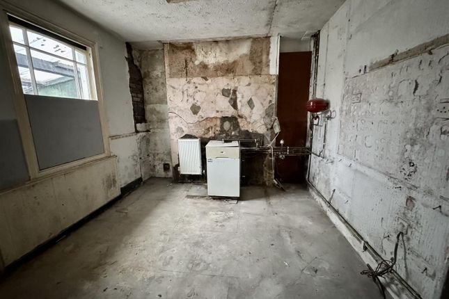 20, Banwen Place, Ammanford photo 3