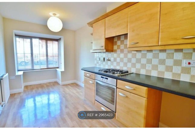 A Crofthill Road, Slough photo 4