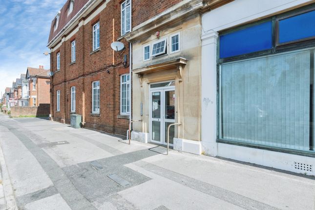 Flat 4, 844, Wimborne Road, BOURNEMOUTH photo 2