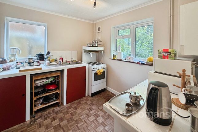 20, Rivermead Road, Surrey photo 4