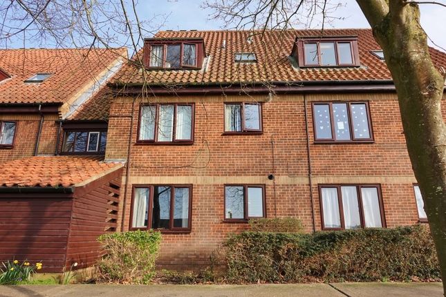 Flat to rent in Armstrong Close, Newmarket