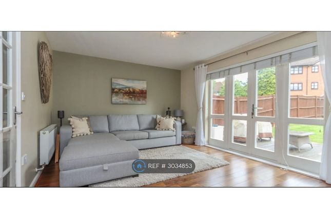 George V Close, Watford photo 5