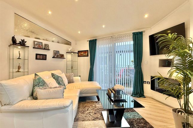 26 Solent Grange,, New Lane, Lymington photo 2