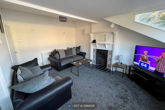 Flat, Mostyn St, Llandudno photo 2