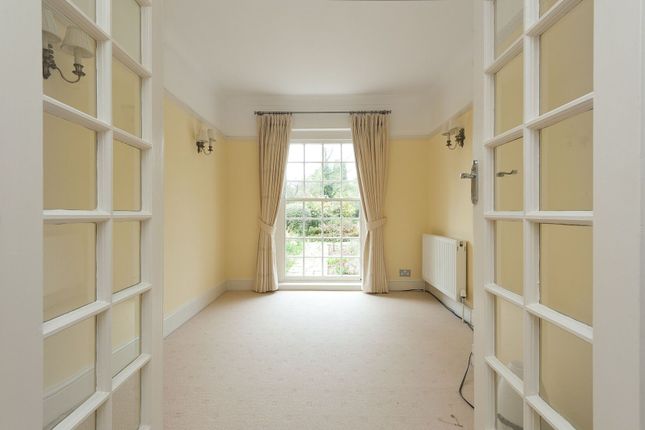 Wolsey Road, Moor Park photo 3