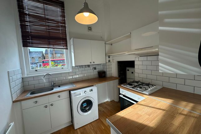 Flat 4 Cleveland House 285 Hoe Street, London photo 2