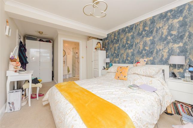 Dashmonden Close Wainscott, Rochester photo 4