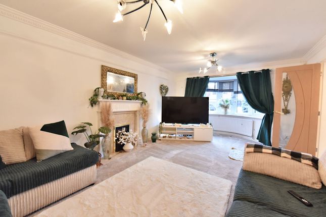 67, Ploverdale Crescent, Kingswinford photo 3