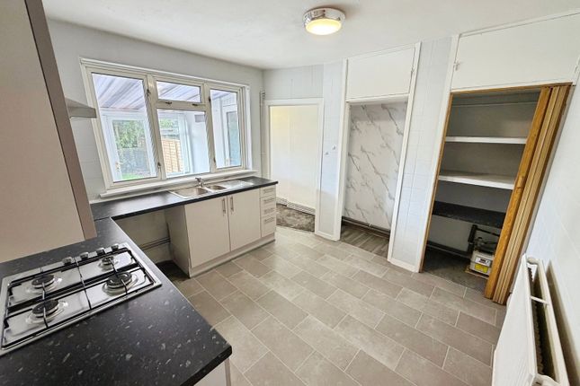 83, Heol-y-Parc, Bridgend photo 3