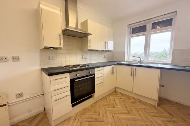 Flat 16, Westbrook Centre, Cowplain photo 3