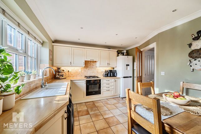 30, St. Andrews View, Blandford Forum photo 2