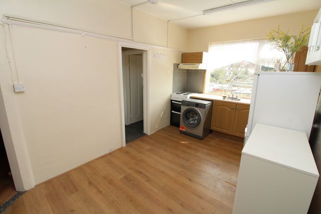 Maisonette to rent in Well Hall Road, Eltham