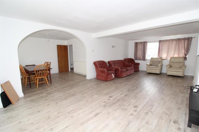 Room to rent in Old Mill Avenue, Cannon Park, Coventry