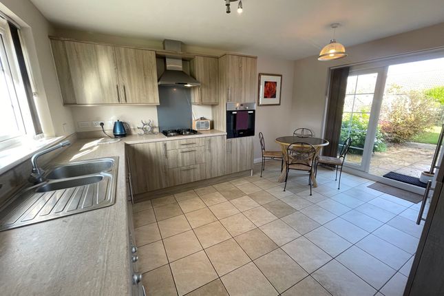 48, Mayfield Gardens, Peterborough photo 3