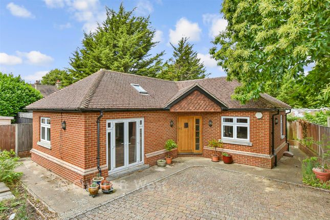 2A, Woodcote Green, Wallington photo 2