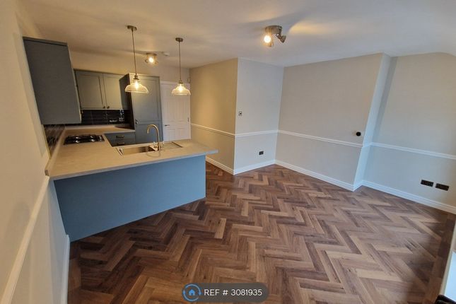 2-bed flat on Flat Waterloo, Liverpool, £1,200/mo