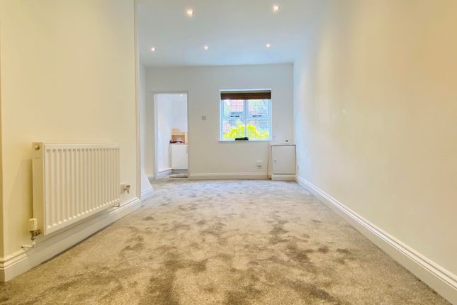 11 Little Dytchleys, Coxtie Green Road, Brentwood photo 2