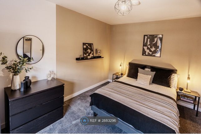 Woodside Place, Leeds photo 4