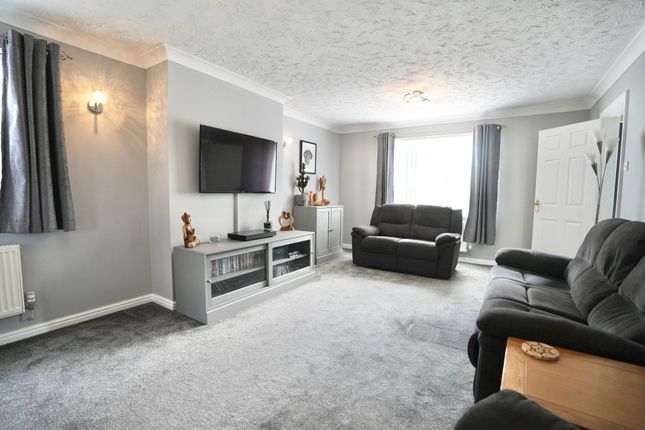 6 Lancaster Rise, Norwich photo 3