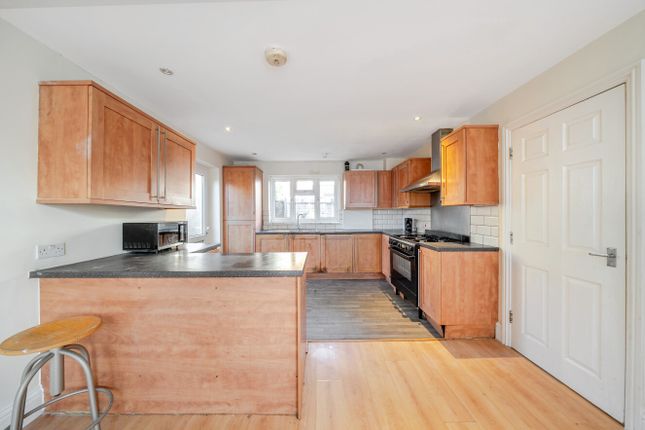 28a, Chestnut Grove, Wembley photo 3