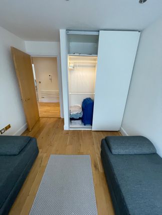 Flat to rent in N Bank, London