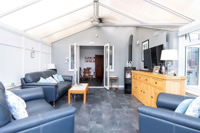 165 Wollaston Road, Wellingborough photo 5