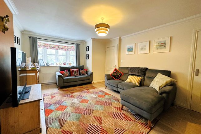 7, Cannon Hall Lane, Eggborough photo 2