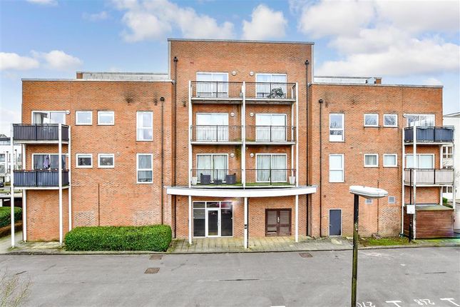 Flat for sale in Canalside, Redhill, Surrey