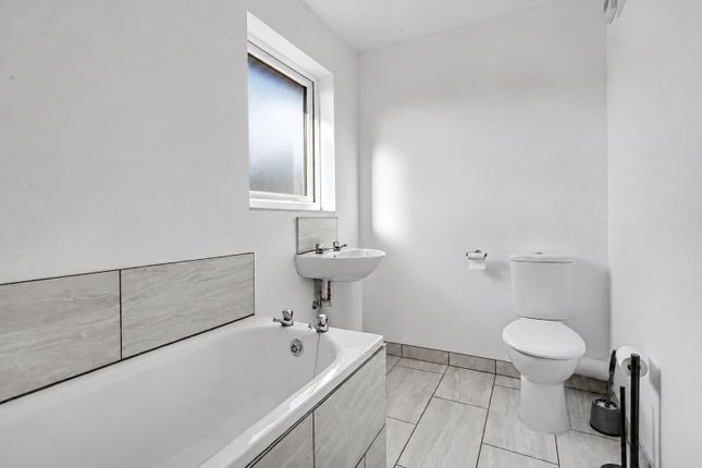 26, Overdale Close, Nottingham photo 4