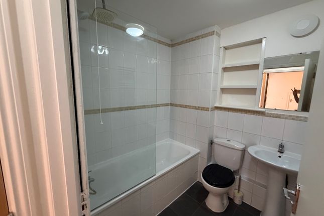 Flat 2 A, Bath Road , Luton photo 3